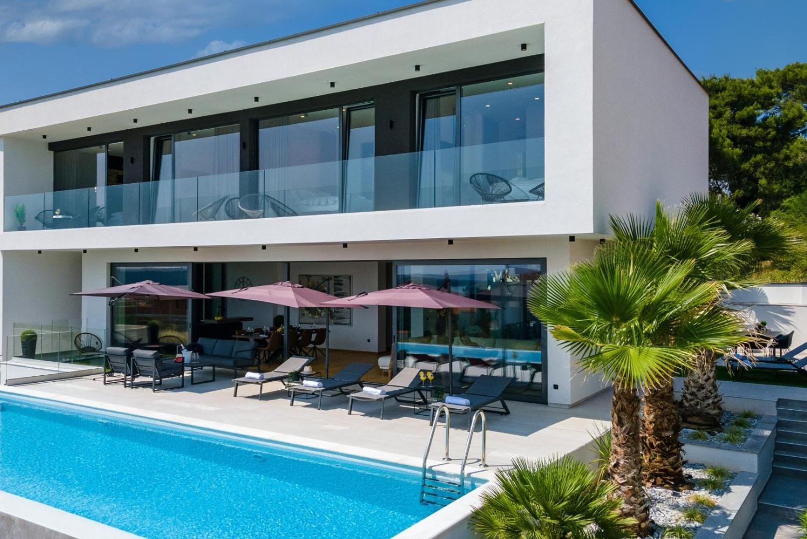 Luxury Taboo Villa & Spa In Medulin For 8 People With Heated Pool- Wellness & Sea View Eksteriør billede