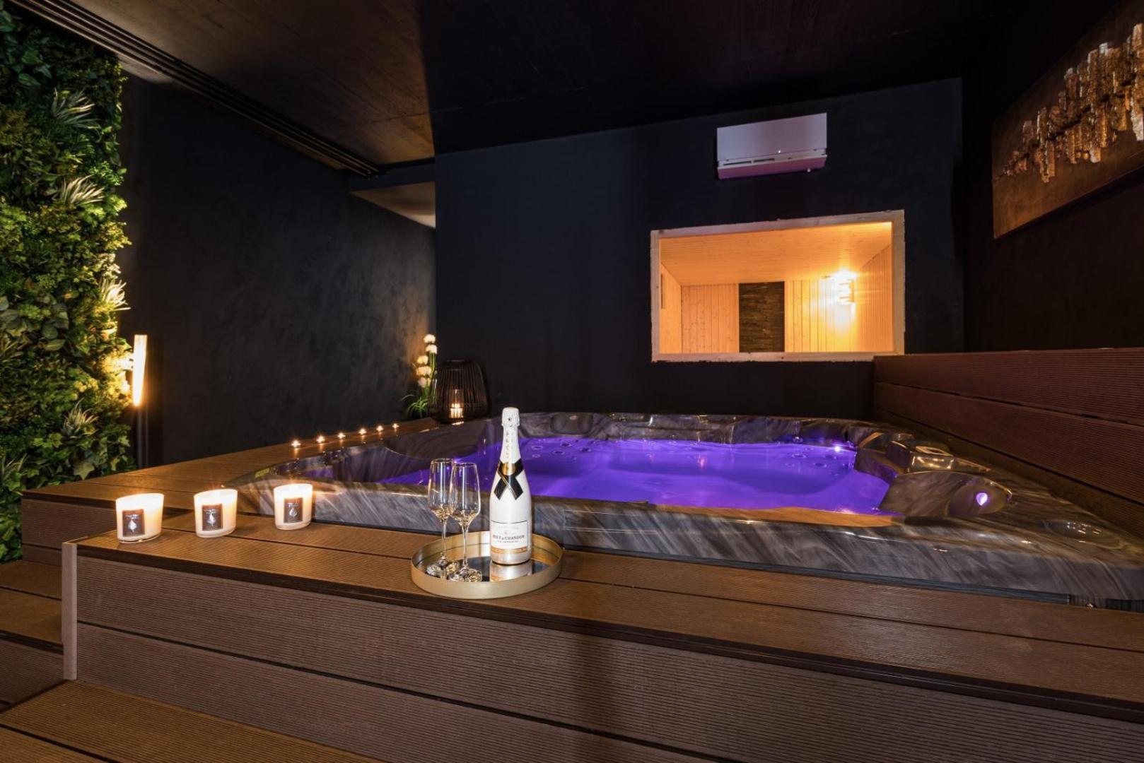 Luxury Taboo Villa & Spa In Medulin For 8 People With Heated Pool- Wellness & Sea View Eksteriør billede